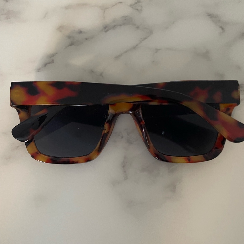 J. Crew D Frame Tortoiseshell Sunglasses - Dark Lenses, NWOT - Picture 3 of 5